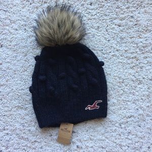 NWT Hollister pom pom Beanie